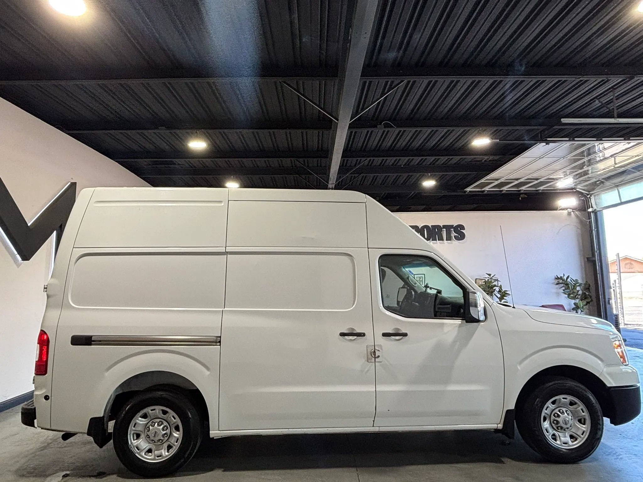 Used 2020 Nissan NV 2500 SV RWD image 4