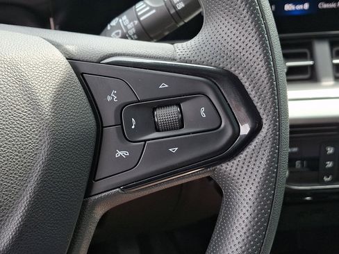 Certified 2025 Chevrolet Trax LT FWD image 21