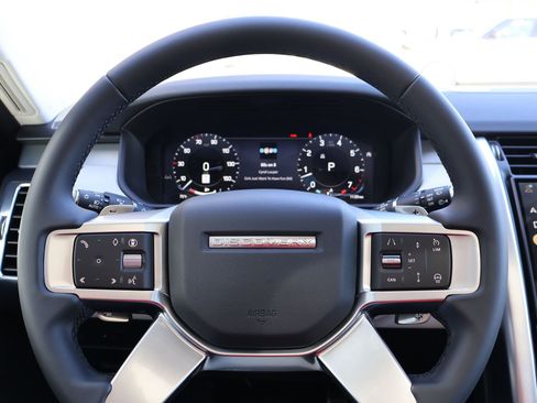 Used 2026 Land Rover Discovery Limited Edition AWD/4WD image 18