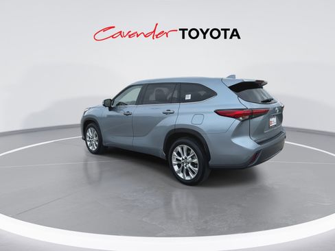 Used 2023 Toyota Highlander Limited image 6