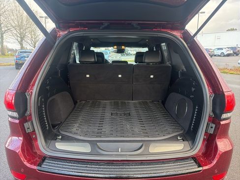 Used 2017 Jeep Grand Cherokee SRT image 20