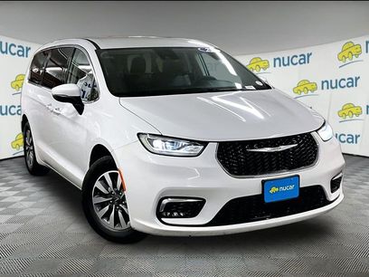 Used 2023 Chrysler Pacifica Touring-L