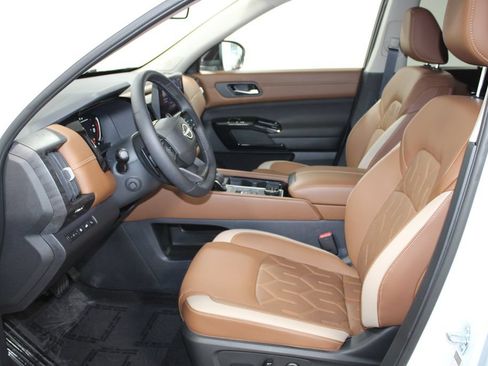 Used 2026 Nissan Pathfinder Platinum AWD/4WD image 22
