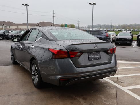 Used 2025 Nissan Altima 2.5 SV image 4