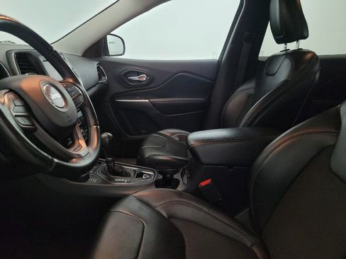 Used 2019 Jeep Cherokee Latitude Plus w/ Comfort/Convenience Group AWD/4WD image 17