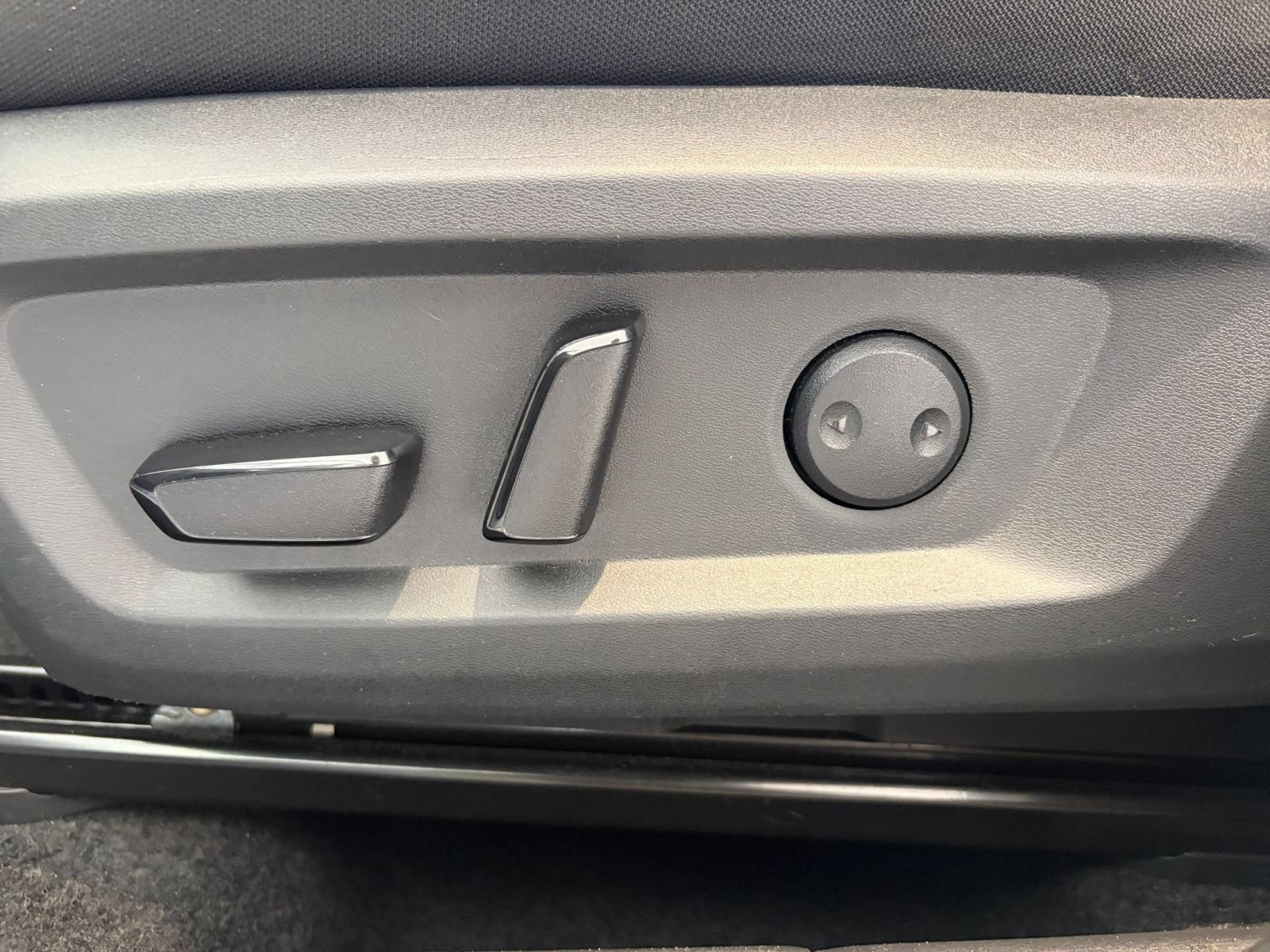 Used 2025 Nissan Rogue SV FWD image 21