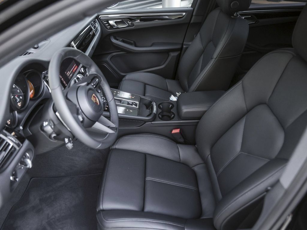 Certified 2026 Porsche Macan AWD/4WD image 15
