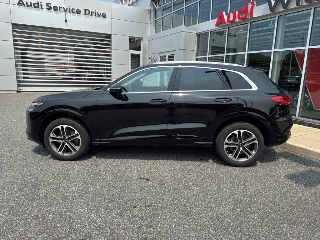Certified 2025 Audi Q5 Premium w/ Convenience Package AWD/4WD image 7