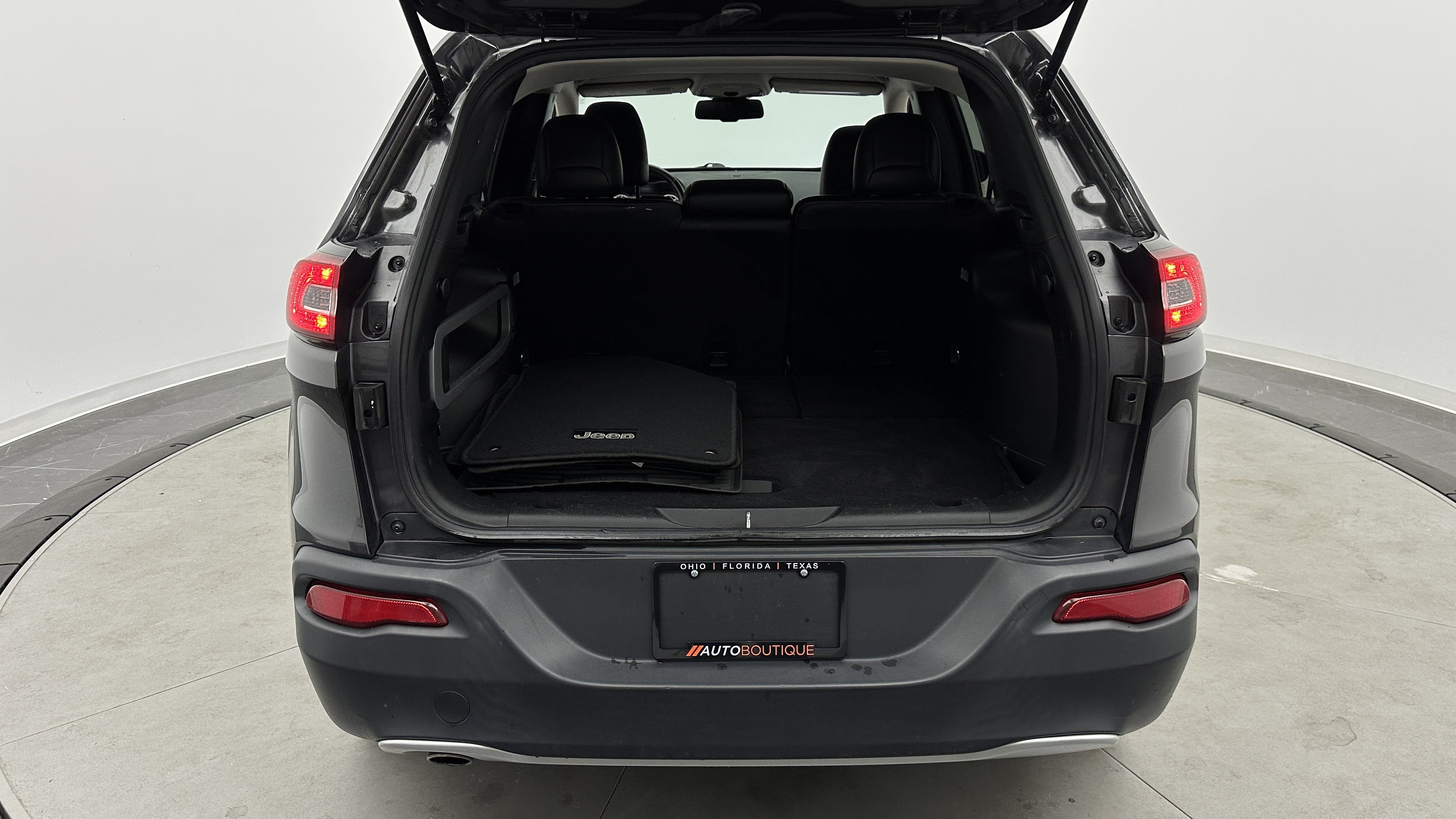 Used 2017 Jeep Cherokee Limited FWD image 28
