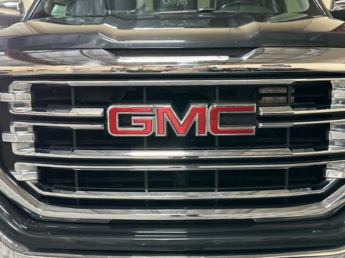 Used 2018 GMC Sierra 1500 SLT w/ SLT Premium Package image 44