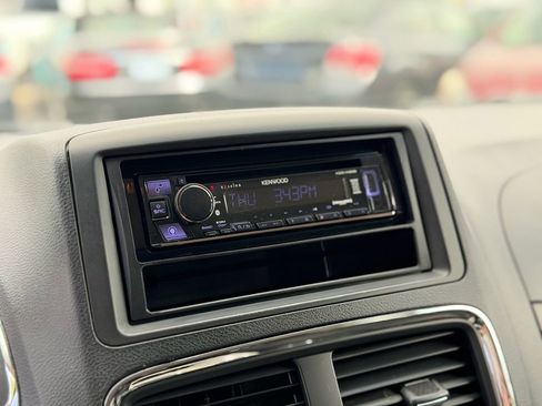 Used 2016 Dodge Grand Caravan SXT FWD image 18