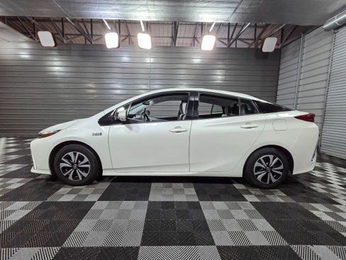 Used 2018 Toyota Prius Prime Advanced image 8