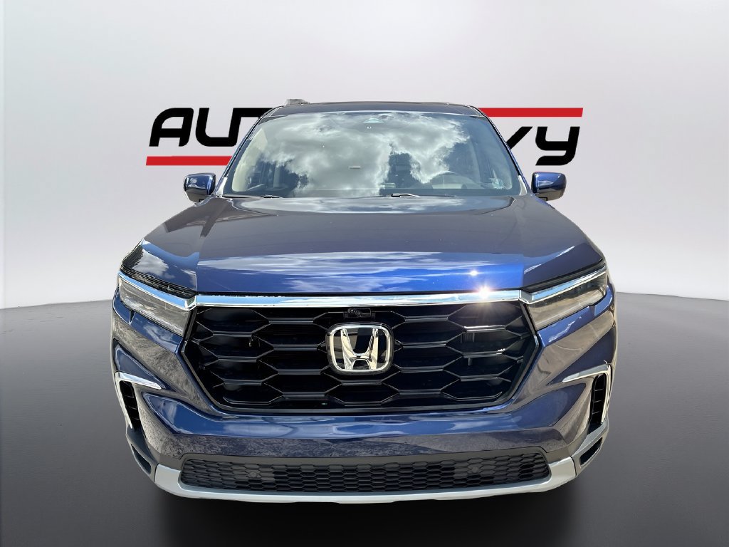 Used 2025 Honda Pilot Elite image 2