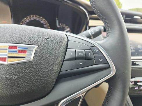 Used 2017 Cadillac XT5 Luxury w/ Driver Awareness Package FWD image 22