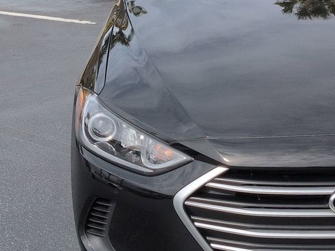 Used 2017 Hyundai Elantra SE image 10