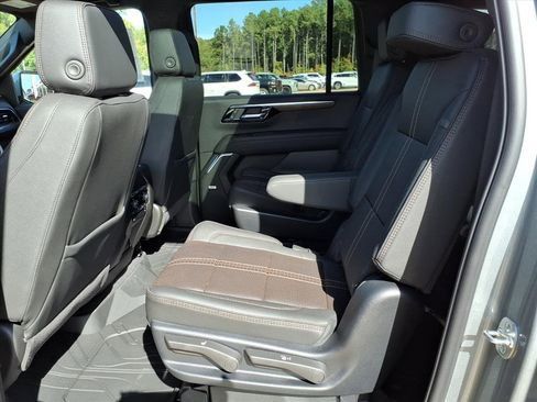 New 2026 Chevrolet Suburban High Country image 31