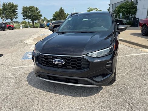Used 2025 Ford Escape ST-Line FWD image 11