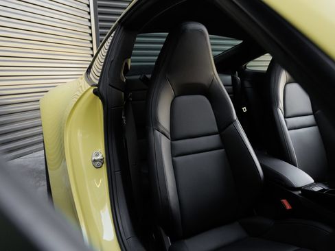 Certified 2025 Porsche 911 Carrera GTS RWD image 35