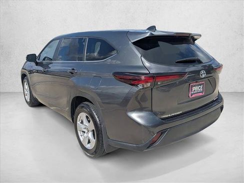 Used 2025 Toyota Highlander LE AWD/4WD image 7