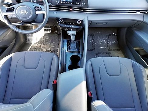 Used 2025 Hyundai Elantra Sport FWD image 19