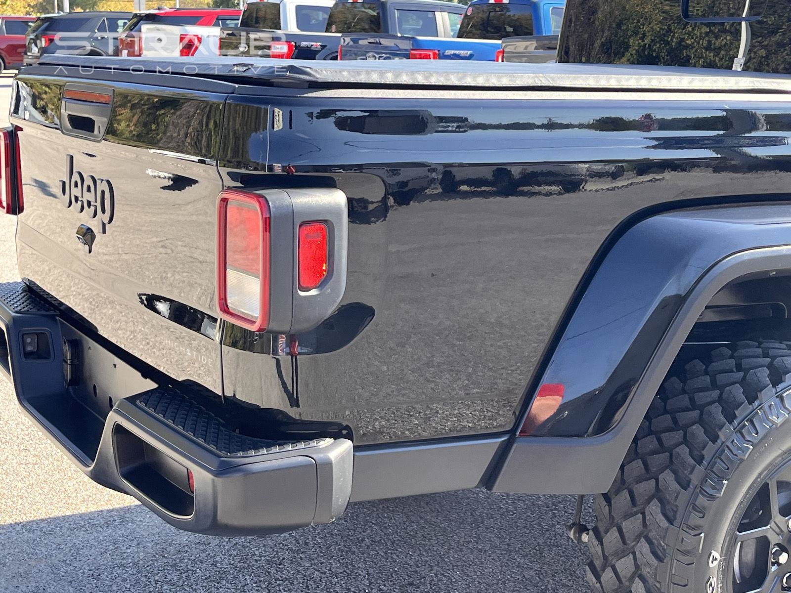 Used 2025 Jeep Gladiator Sport AWD/4WD image 5