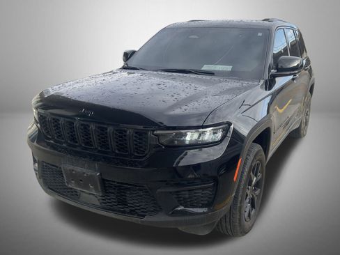 Certified 2024 Jeep Grand Cherokee Altitude image 1