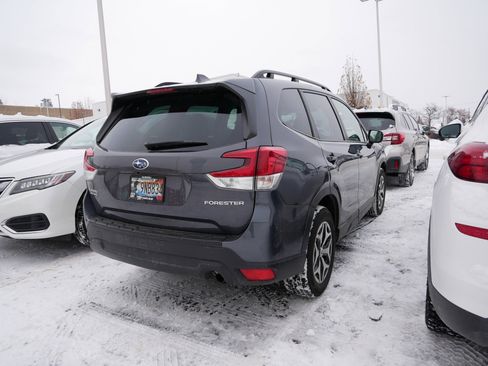 Used 2023 Subaru Forester Premium image 5