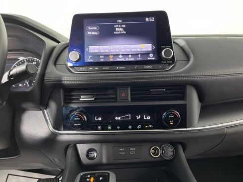 Used 2024 Nissan Rogue SV FWD image 25