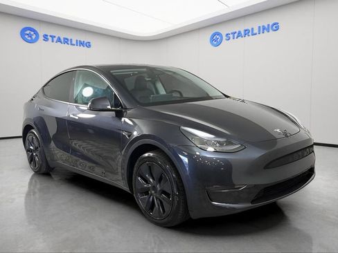 Used 2025 Tesla Model Y Long Range RWD image 13