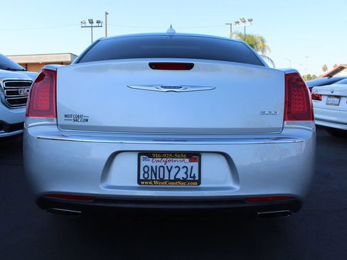 Used 2020 Chrysler 300 Limited image 14