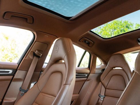 Used 2023 Porsche Panamera 4 image 15