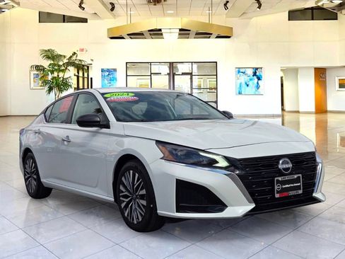 Certified 2024 Nissan Altima 2.5 SV FWD image 3