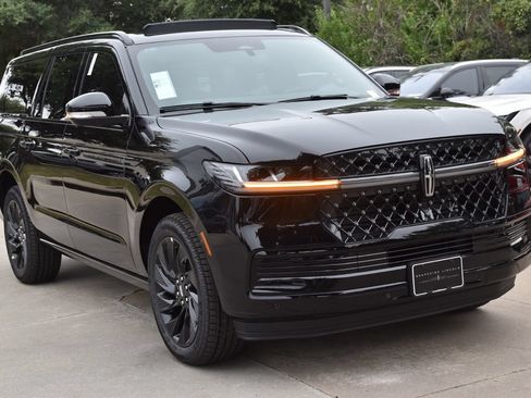 New 2027 Lincoln Navigator L Reserve w/ Jet Appearance Package AWD/4WD image 3