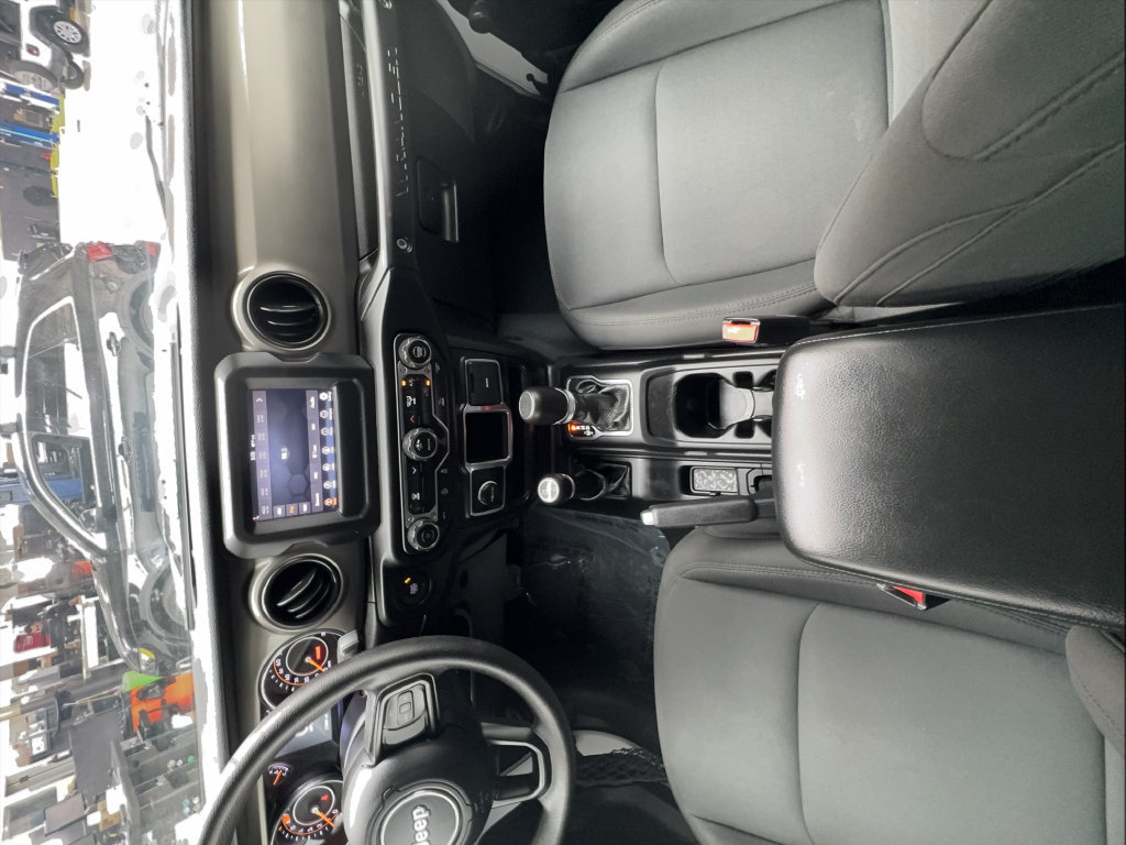Used 2022 Jeep Wrangler Sport AWD/4WD image 36