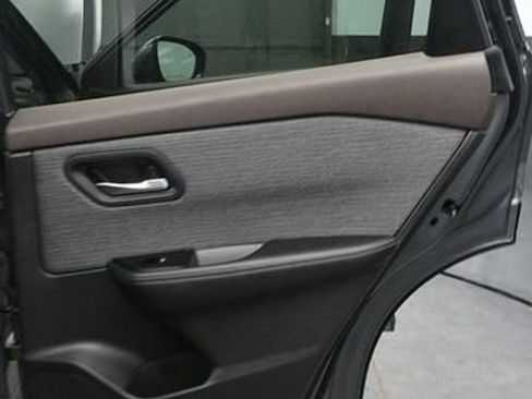 Used 2023 Nissan Rogue SV AWD/4WD image 14
