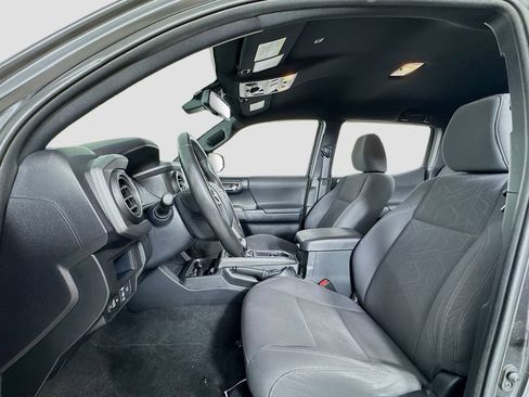Used 2019 Toyota Tacoma TRD Off-Road AWD/4WD image 9