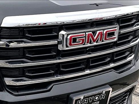 Used 2025 GMC Acadia Elevation image 34