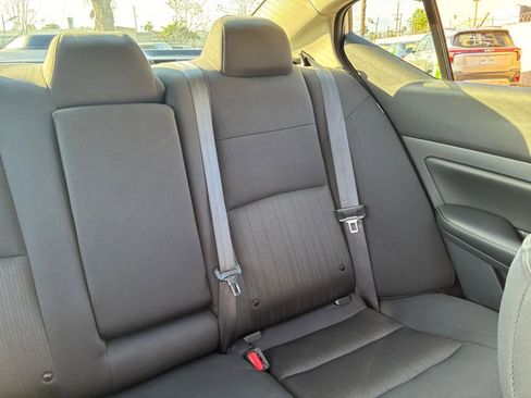 Used 2025 Nissan Altima 2.5 SV image 39