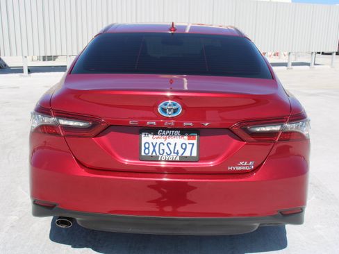 Certified 2021 Toyota Camry XLE FWD image 4