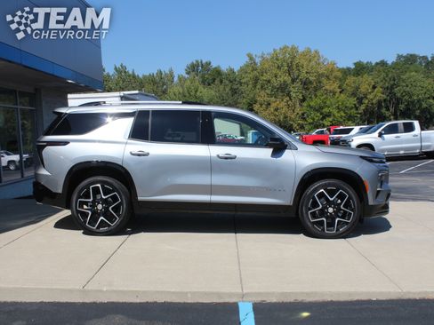 New 2026 Chevrolet Traverse High Country w/ LPO, Floor Liner Package image 3