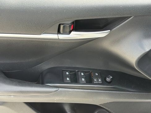 Used 2020 Toyota Camry SE w/ Sunroof Package FWD image 7