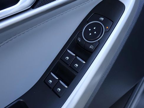 Used 2022 Ford Explorer XLT w/ Equipment Group 202A image 24