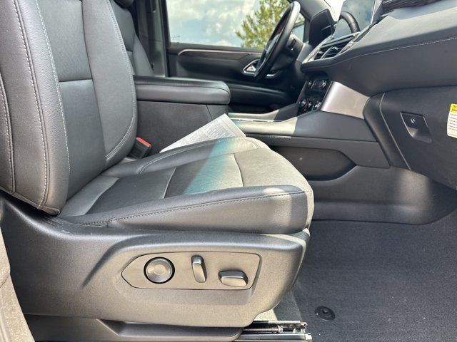 Used 2022 Chevrolet Tahoe Z71 w/ Luxury Package AWD/4WD image 16