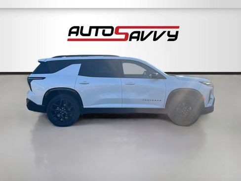 Used 2025 Chevrolet Traverse RS FWD image 8