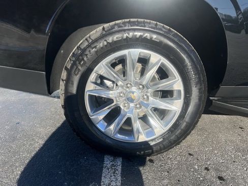 Used 2025 Chevrolet Suburban Premier image 6