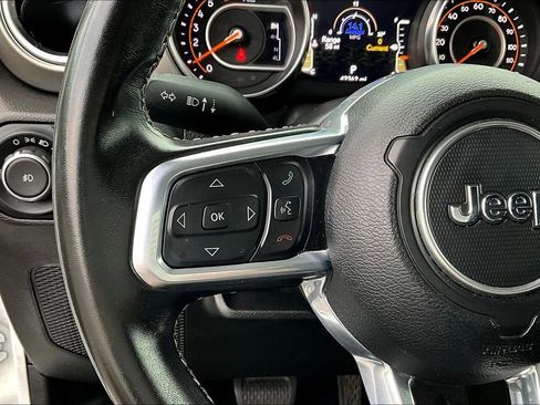 Used 2022 Jeep Wrangler Unlimited Sahara image 12