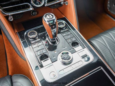 Used 2022 Bentley Flying Spur Plug-In Hybrid image 41