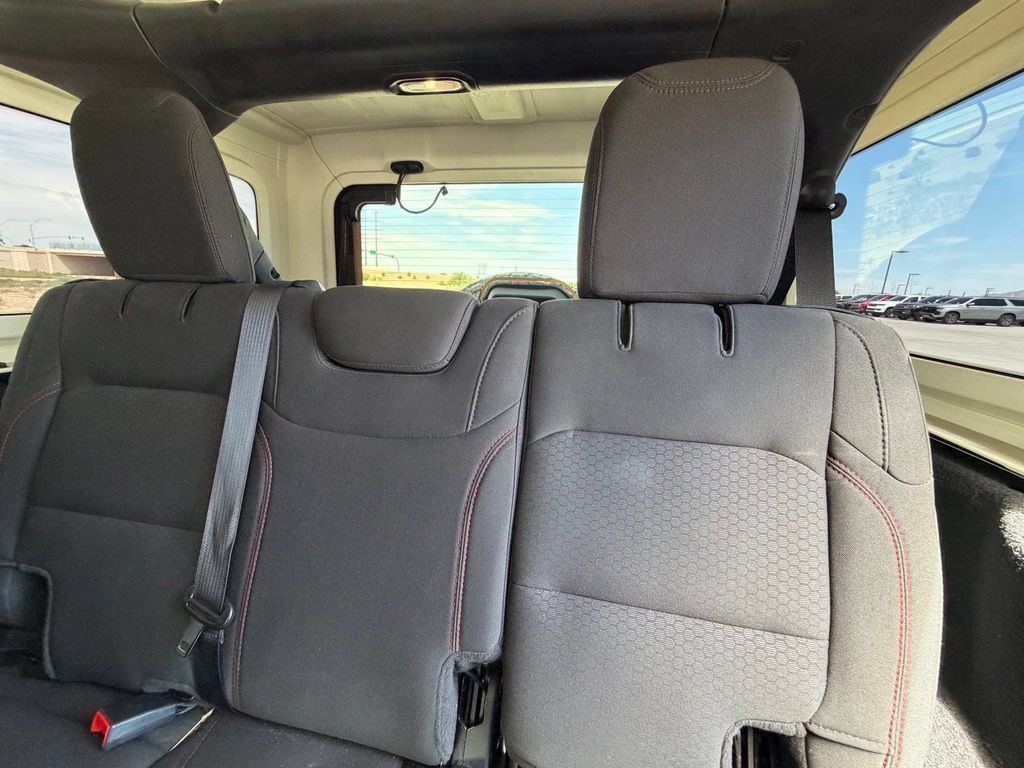 Used 2023 Jeep Wrangler Unlimited Rubicon AWD/4WD image 15