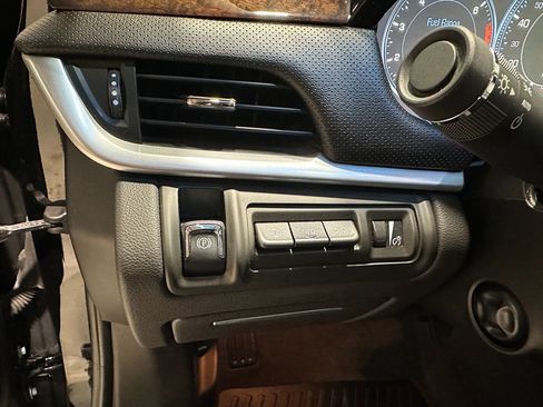 Used 2013 Cadillac XTS Premium image 31