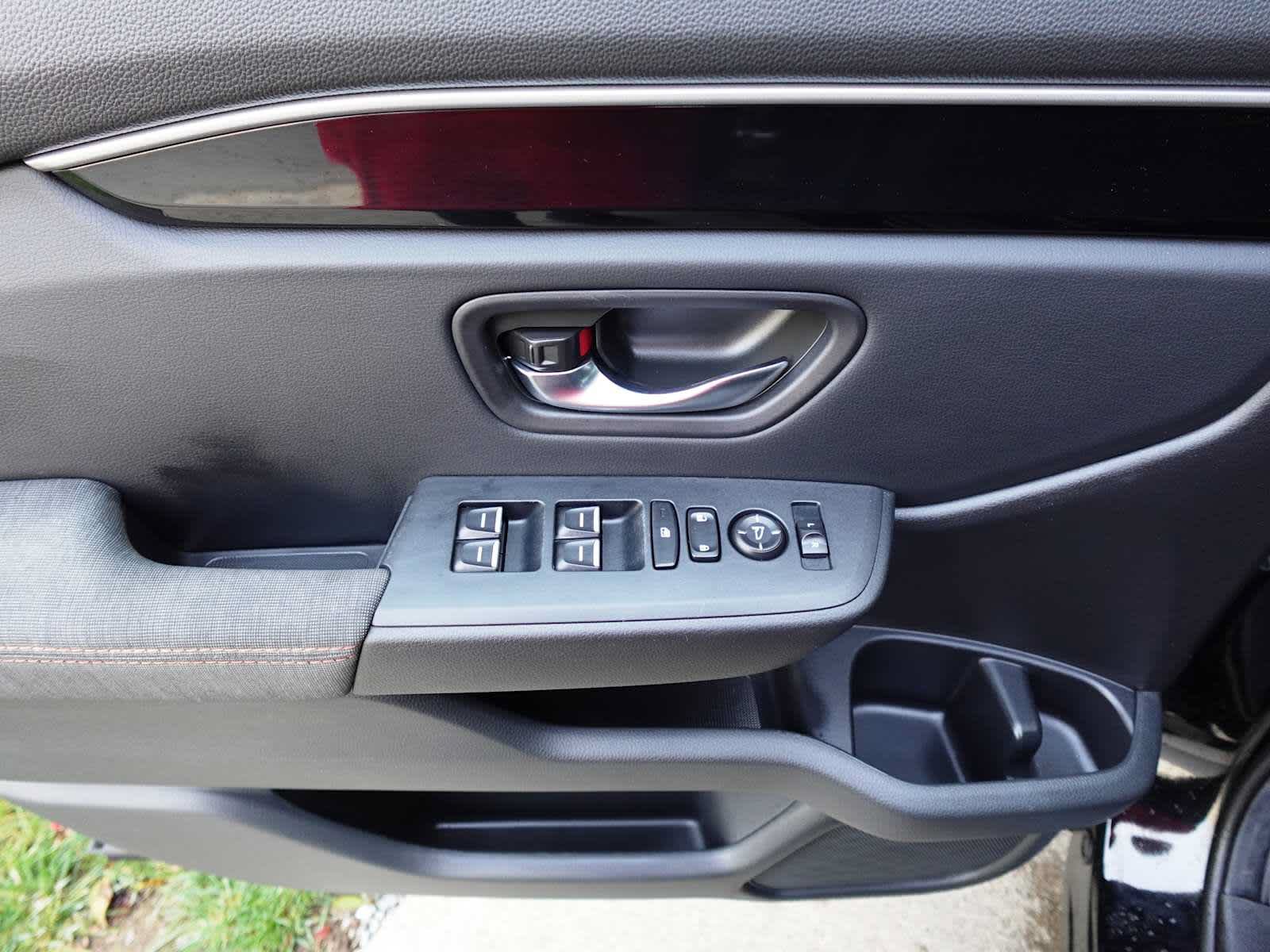 Used 2025 Honda Pilot Sport image 11